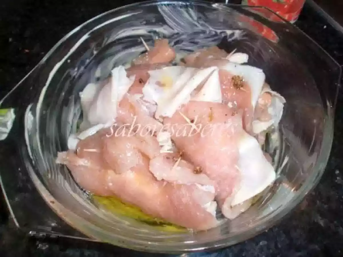 Rolinhos de Peru com Salsicha Queijo e Fiambre - foto 3