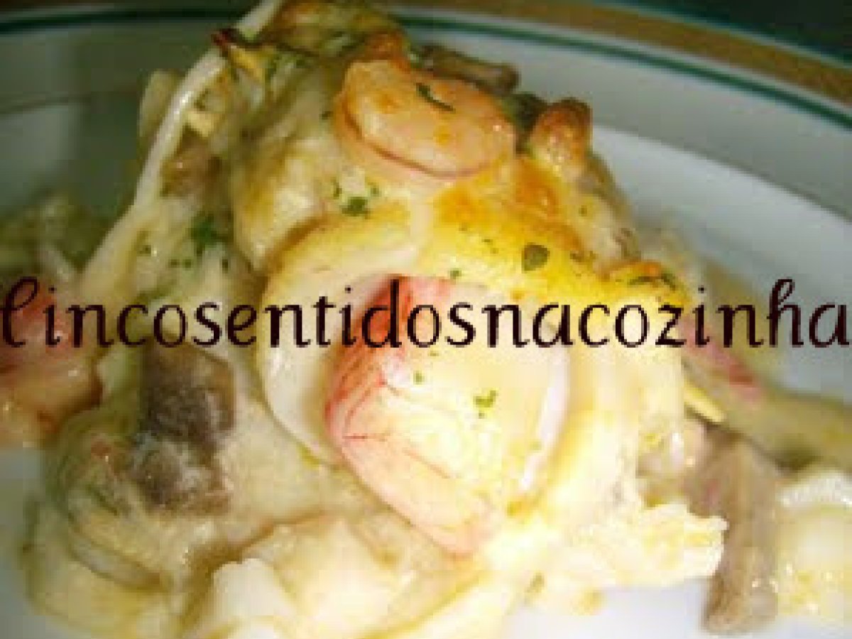 Rolinhos de pescada com delicias do mar