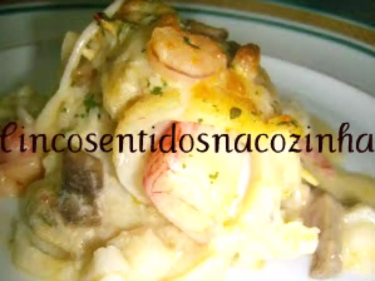 Rolinhos de pescada com delicias do mar