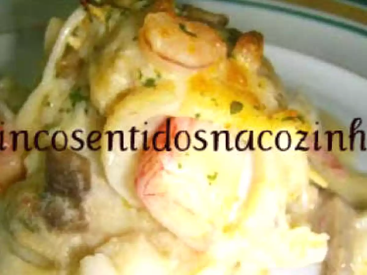 Rolinhos de pescada com delicias do mar