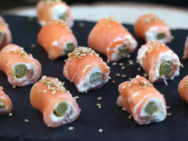 Receita Rolinhos de salmão, queijo de cabra e aspargos