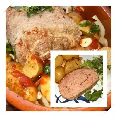 Rolo de carne assada recheado com queijo e fiambre
