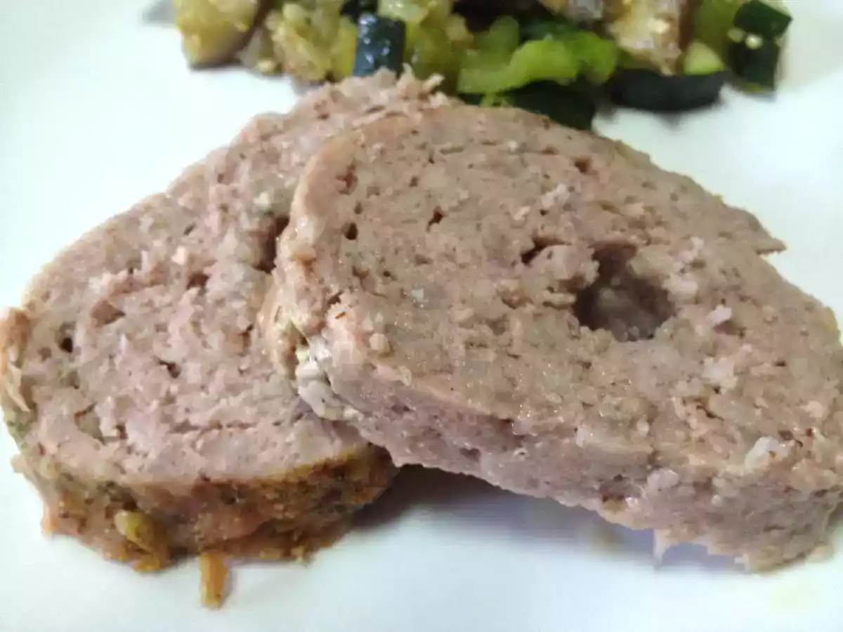 Rolo de carne com manteiga de ervas