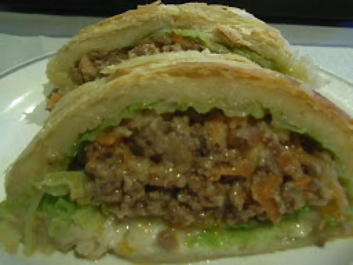 Rolo de carne com massa folhada. - foto 3