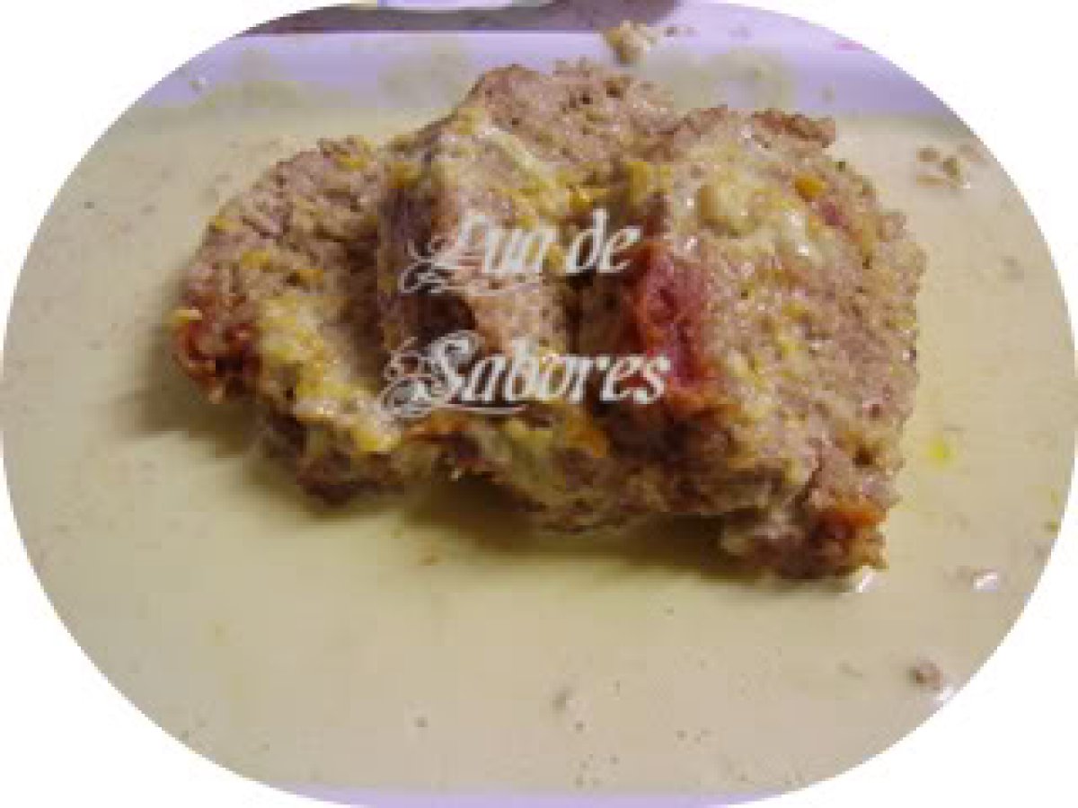 Rolo de carne com molho mostarda