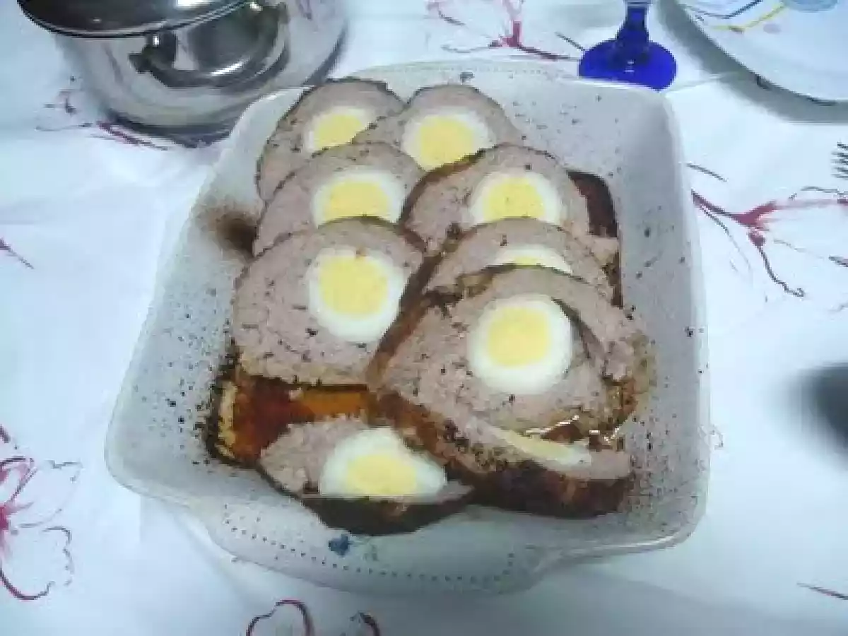 Rolo de carne com ovo cozido - foto 2
