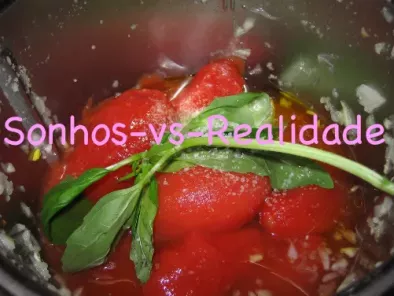 Rolo de carne embrulhado em massa folhada com molho de tomate - foto 6