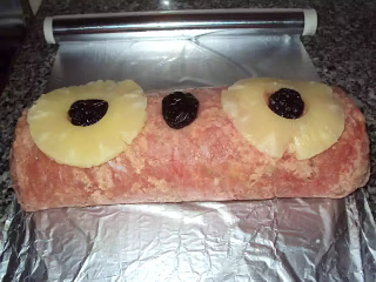 Rolo de Carne Picada Recheado de Ananás e Ameixas - foto 2