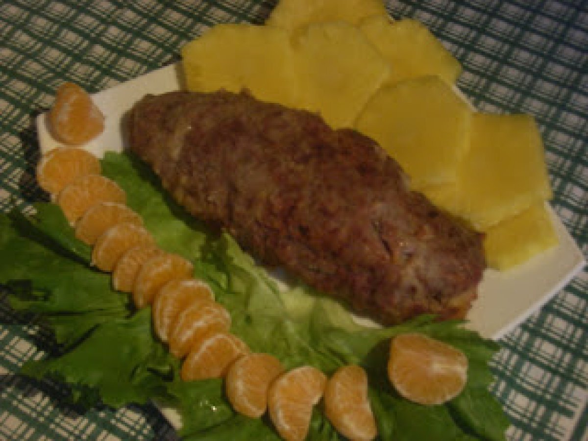 Rolo de carne recheado com fiambre, queijo e bacon...