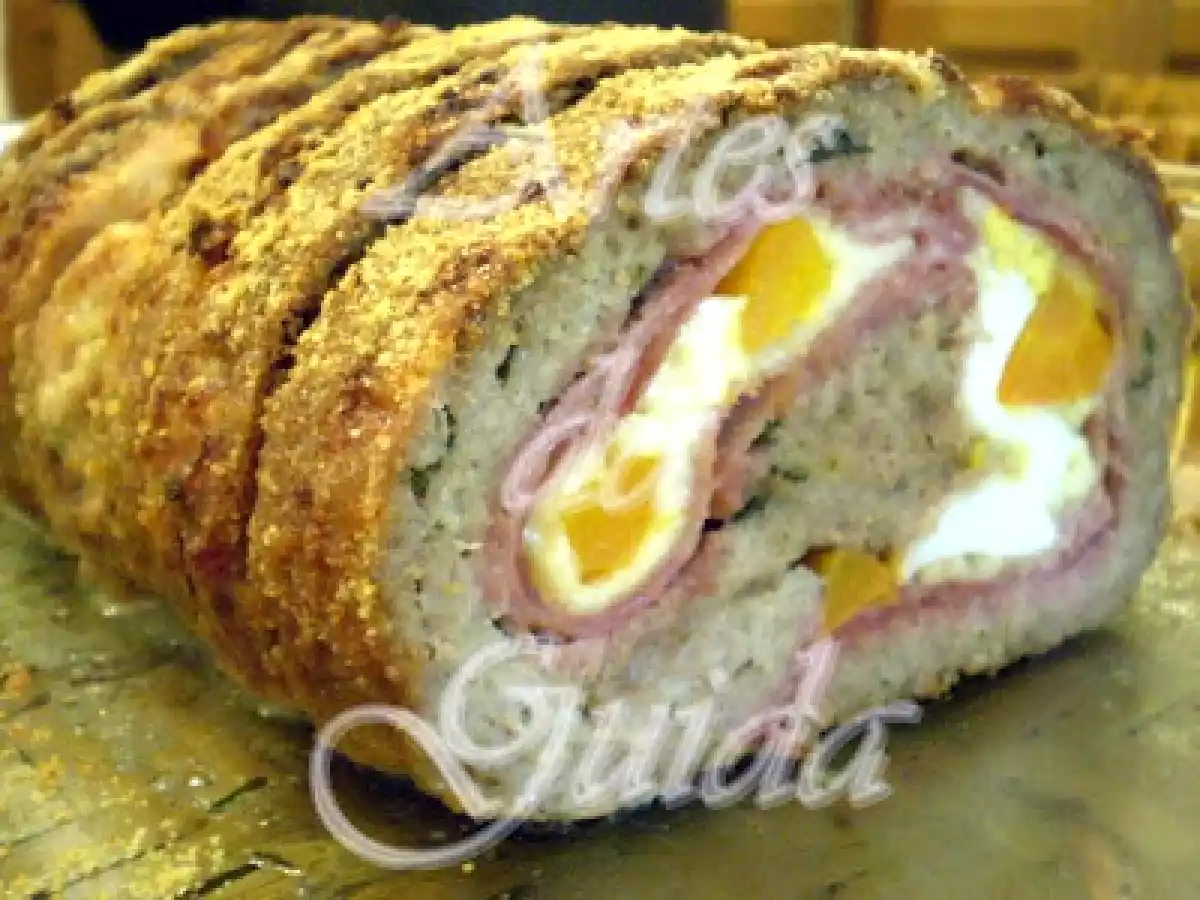 Rolo de Carne recheado com ovo, cenoura, queijo e fiambre