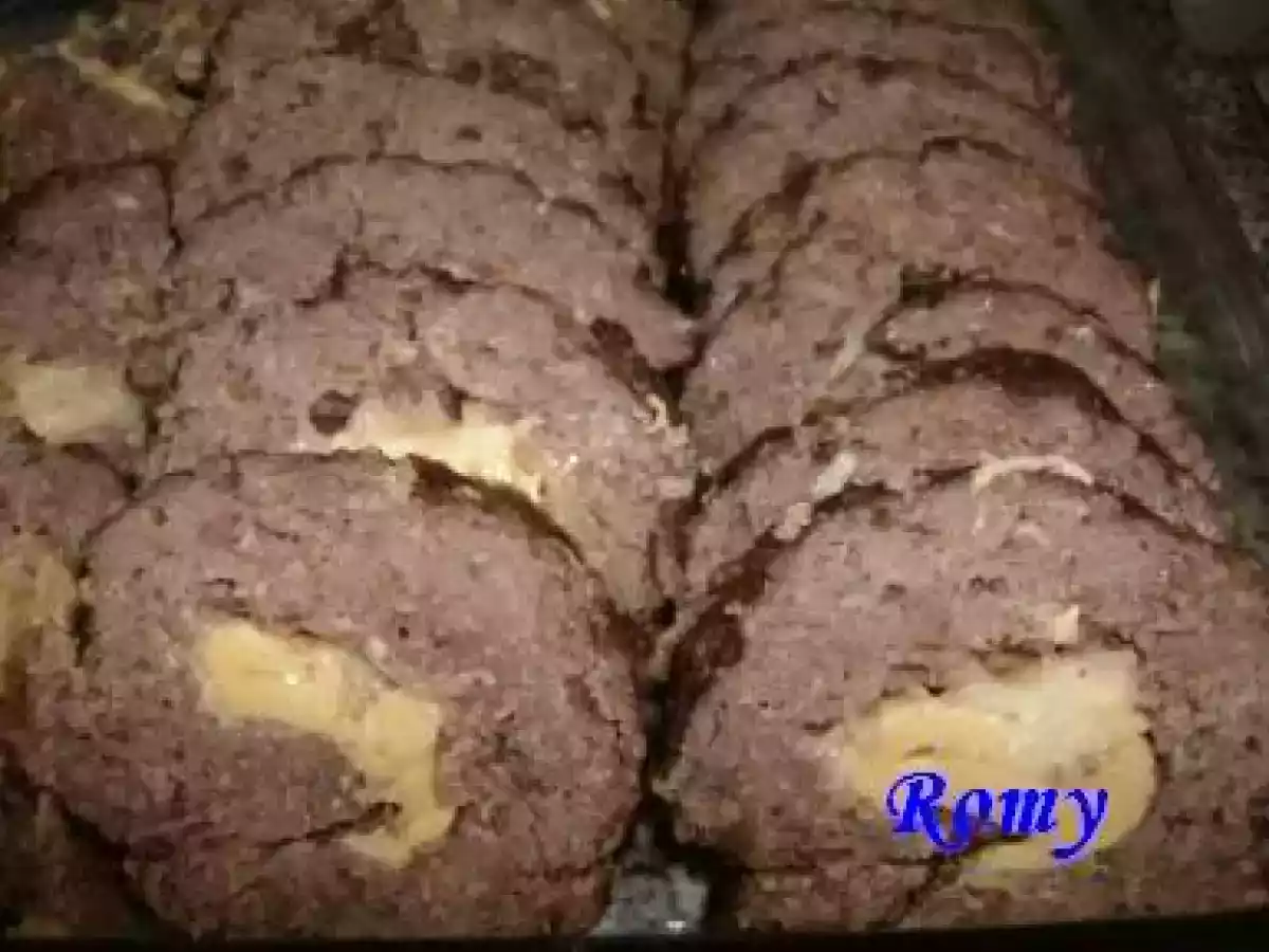 Rolo de carne recheado com queijo Cheddar
