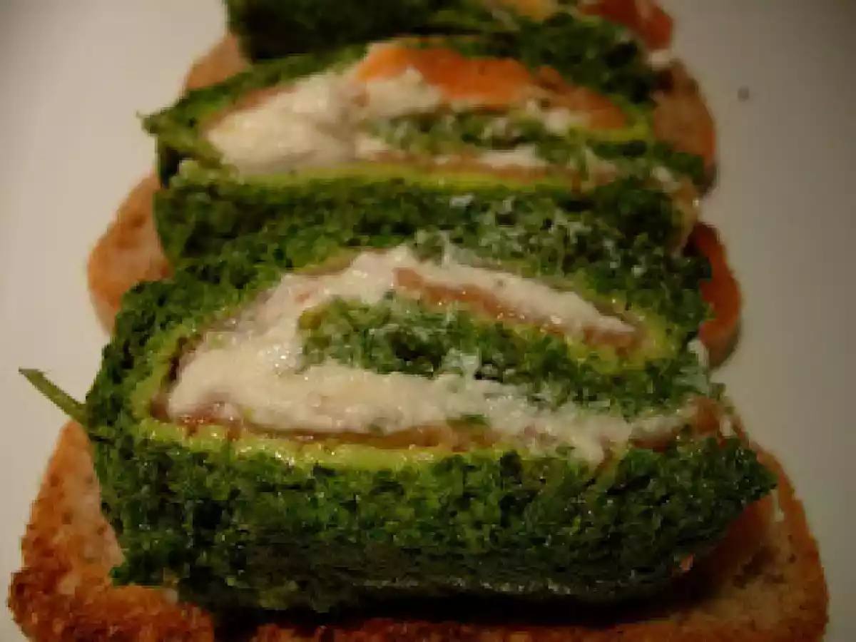 Rolo de espinafres com salmão
