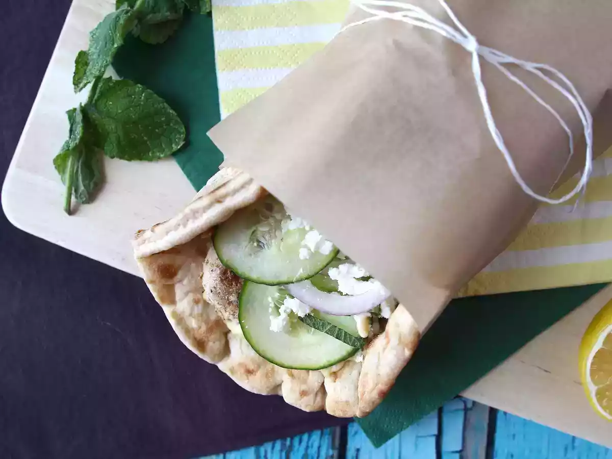 Saboreie o delicioso gyros de frango, o melhor sanduíche grego! - foto 3