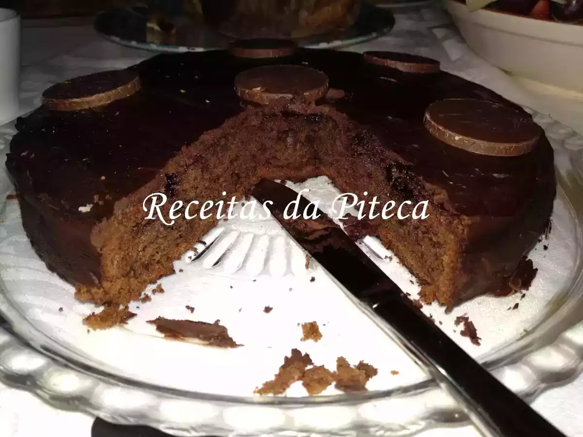 Sachertorte (Bolo de chocolate típico de Áustria) - foto 2
