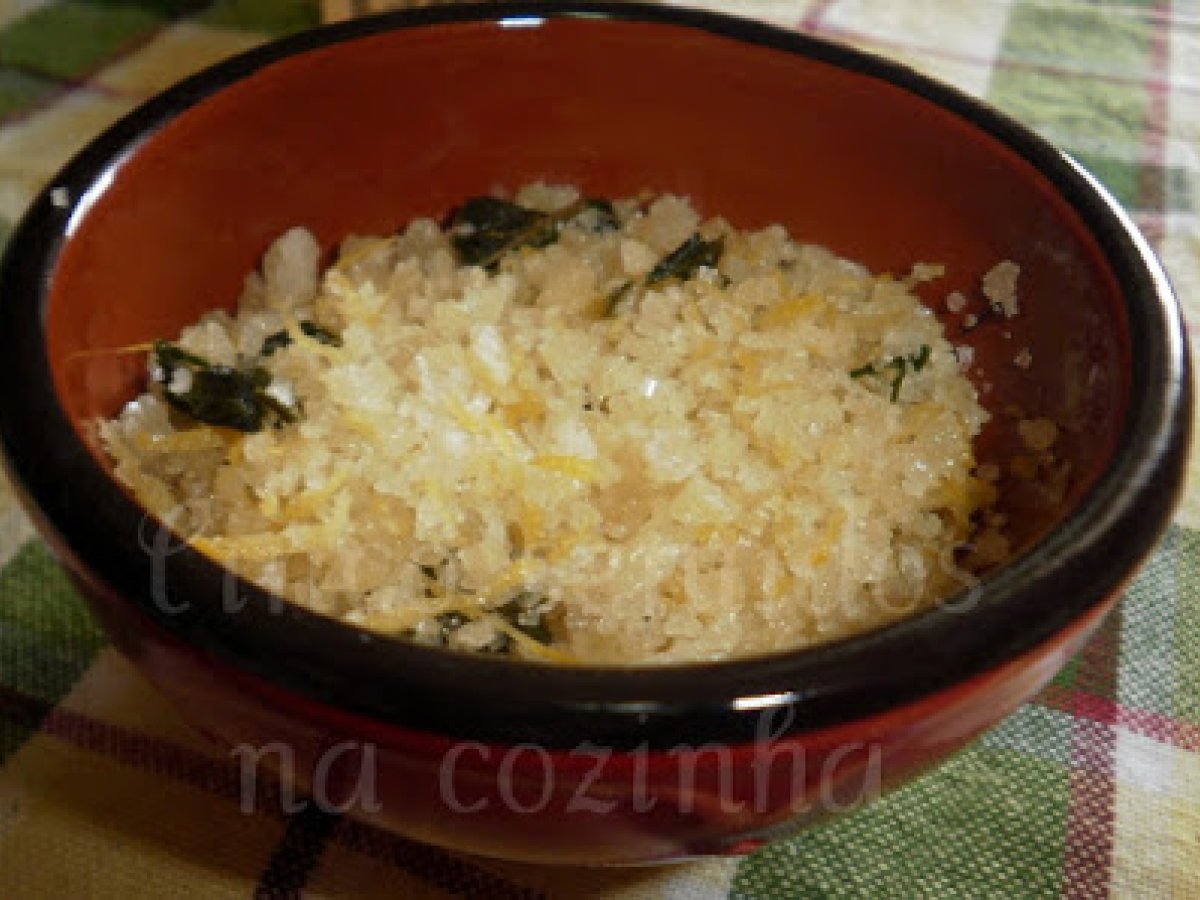 Sal aromatizado com limão e manjericão