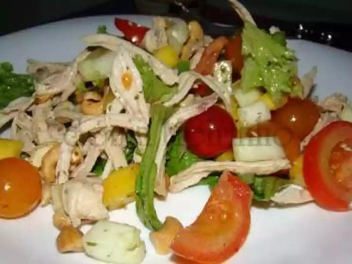 Salada Colorida com Frango Desfiado e Manga