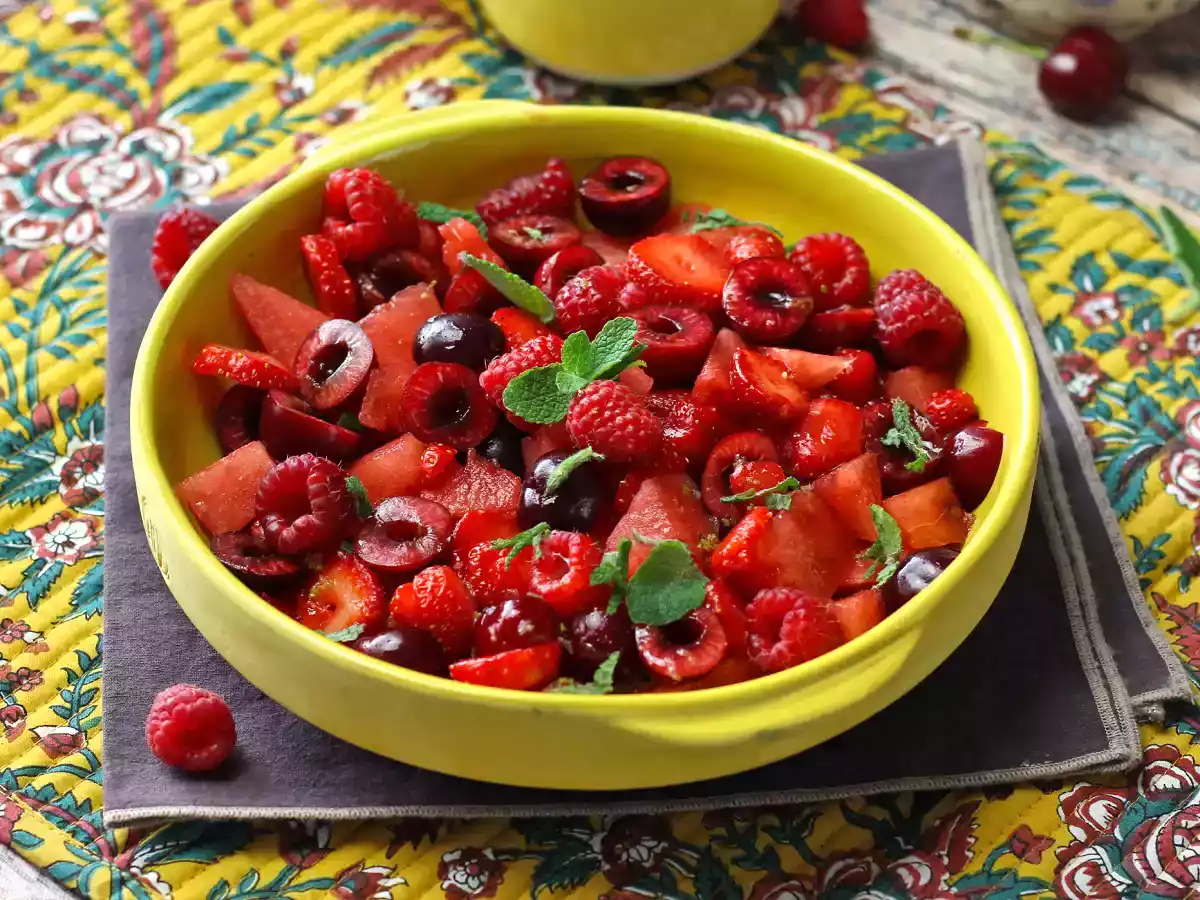 Salada com frutas vermelhas: leve, saudável e deliciosa - foto 2