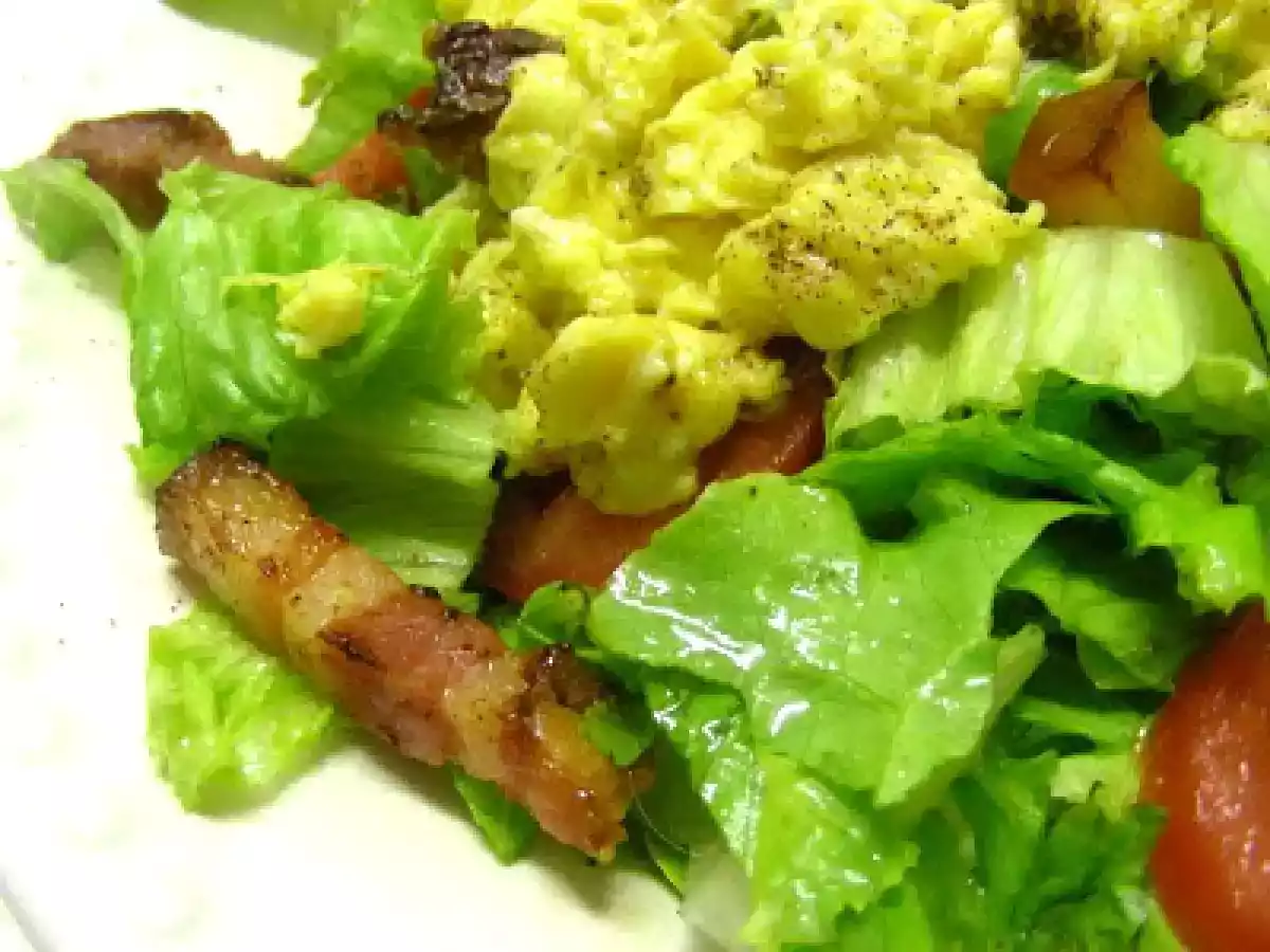 Salada com ovos mexidos e bacon - foto 2