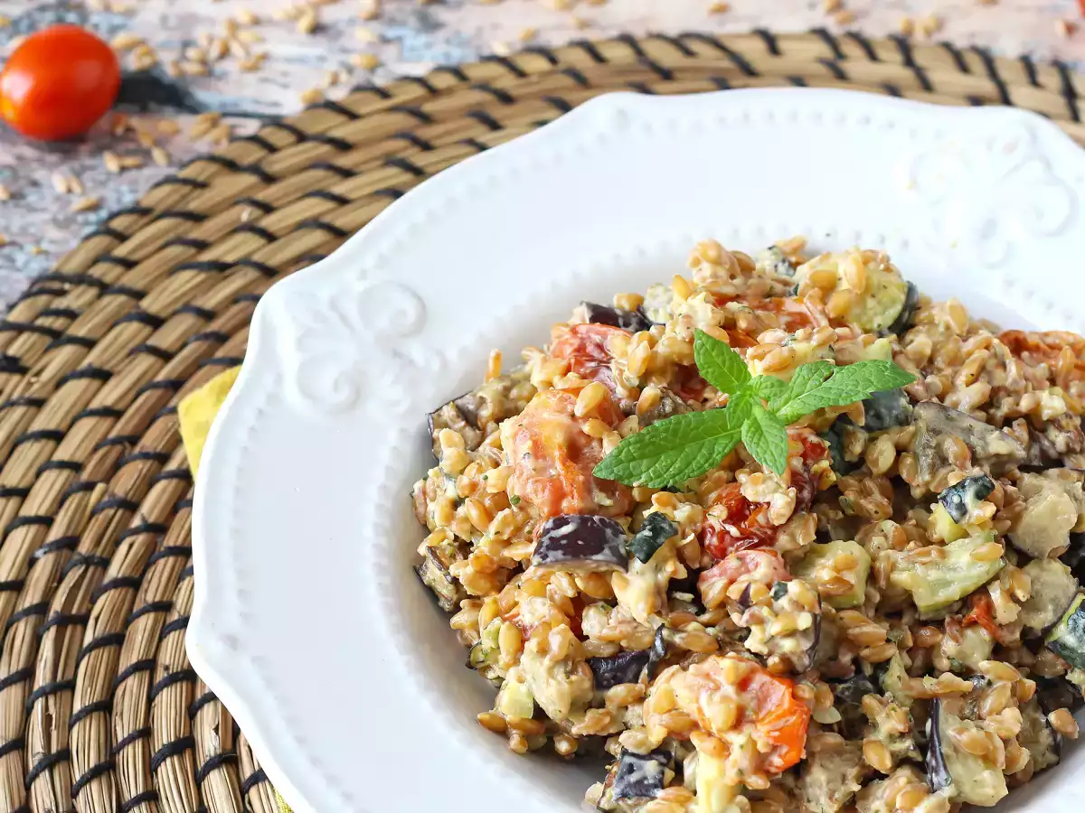 Salada cremosa de espelta com curgete (abobrinha), beringela e tomate-cereja - foto 7