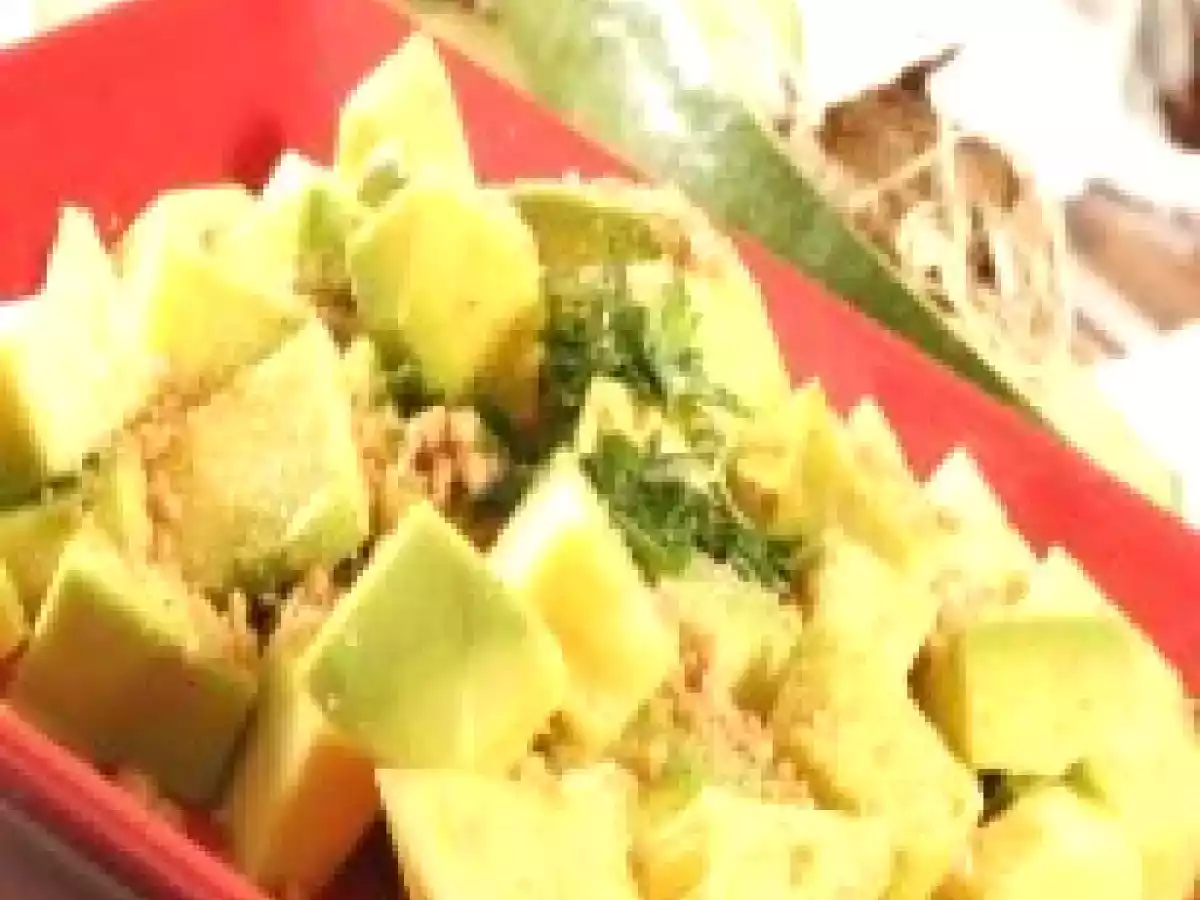 Salada de Abacate com amendoins