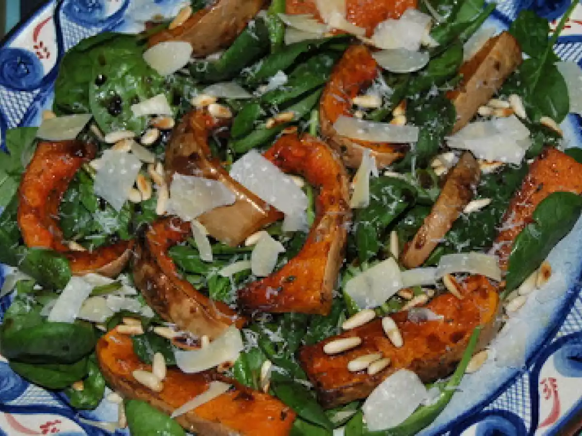 SALADA DE ABÓBORA ASSADA, ESPINAFRES E MOLHO DE MEL E BALSÂMICO