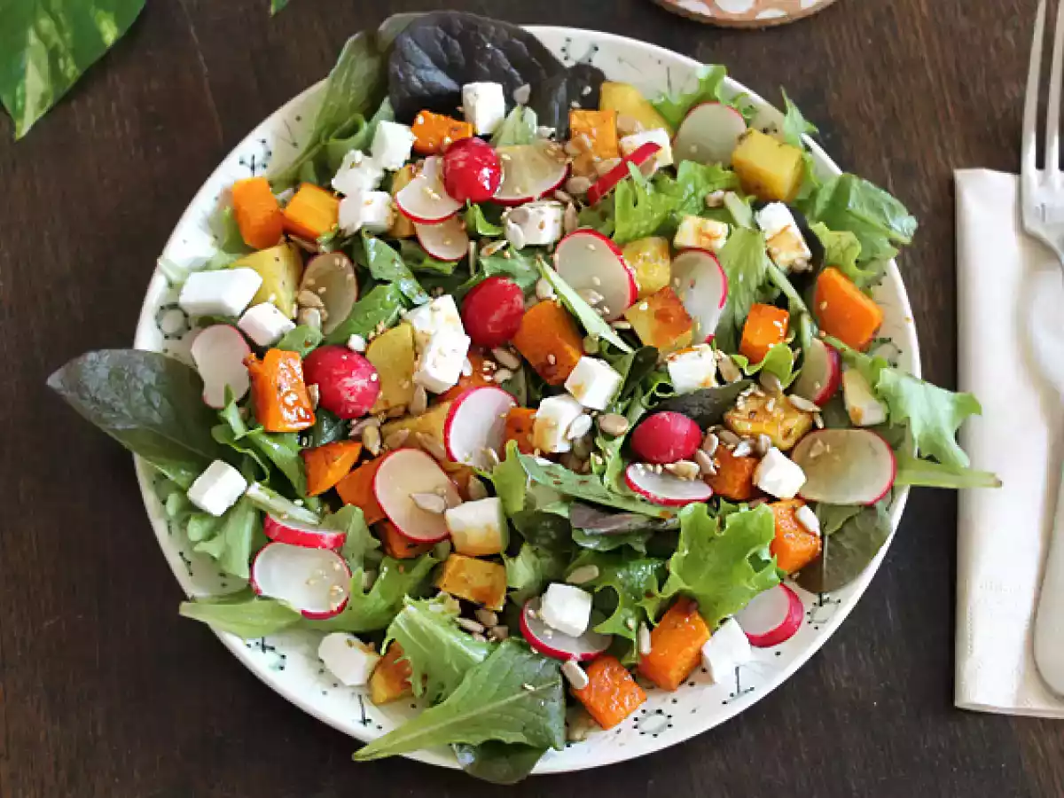 Salada de abóbora, batata, rabanete e feta