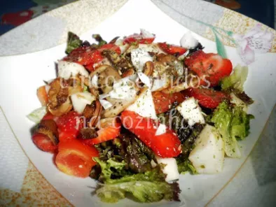 Salada de alface com morangos e cogumelos salteados - foto 3