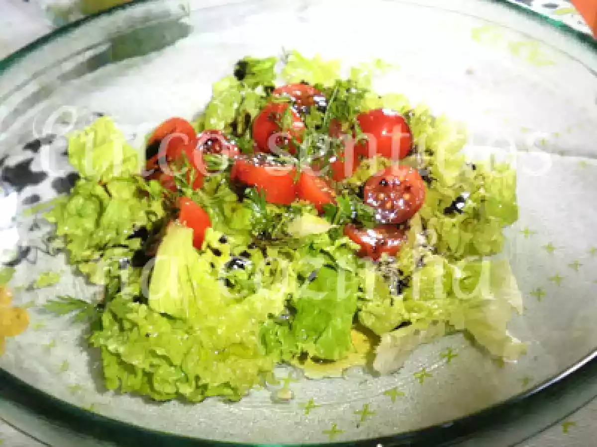 Salada de alface e tomate cherry com mousse de vinagre balsâmico de alho e alecrim - foto 2