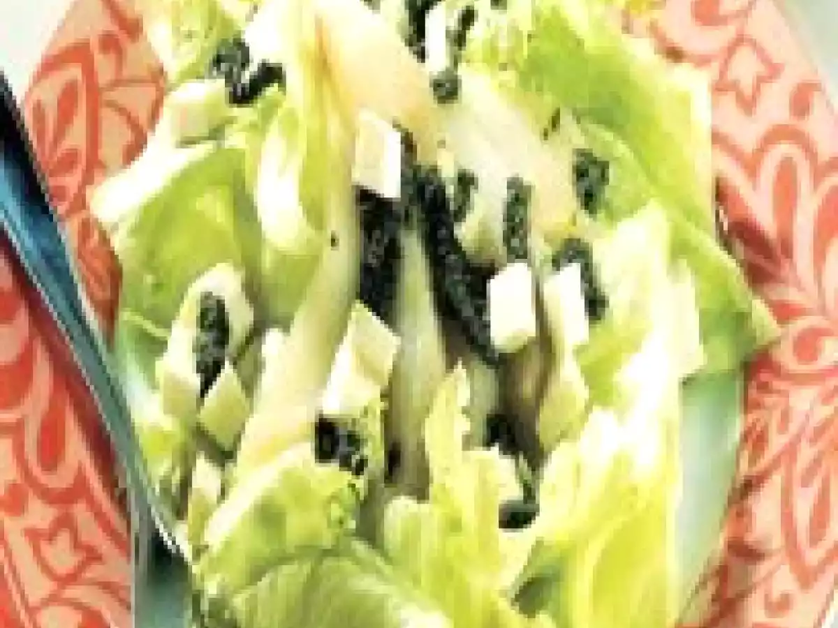 Salada de alface, pêra e pesto de hortelã