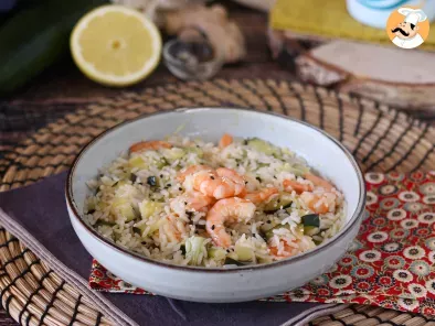 Salada de arroz com camarão, curgete e gengibre