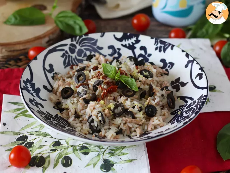 Salada de arroz mediterrânea com atum, azeite, tomate seco e limão, foto 1