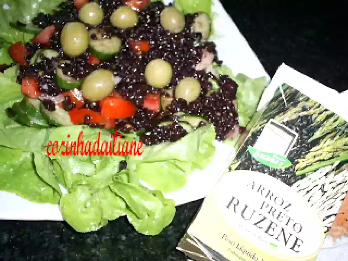 Salada de arroz preto
