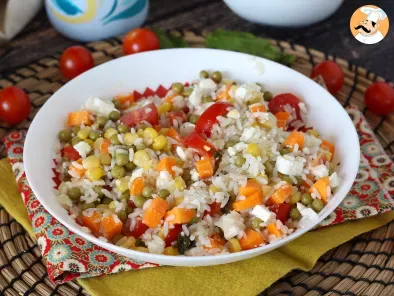 Salada de arroz vegetariana: queijo feta, milho, cenoura, ervilha, tomate cereja e hortelã, foto 5