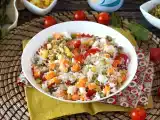Salada de arroz vegetariana: queijo feta, milho, cenoura, ervilha, tomate cereja e hortelã, foto 2