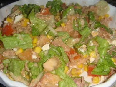 Salada de Atum Temperada com Molho de Cocktail