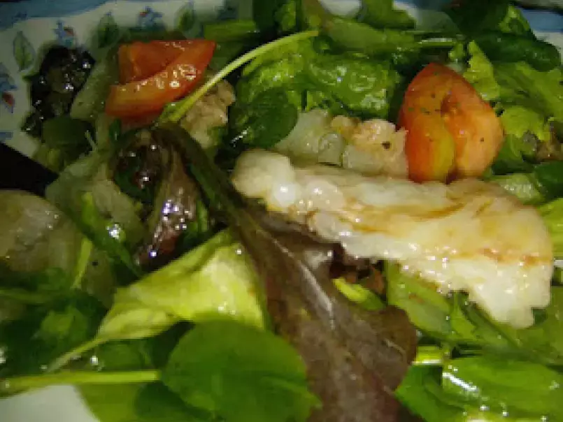 Salada de bacalhau com mistura de alfaces e vinagre balsâmico, foto 3
