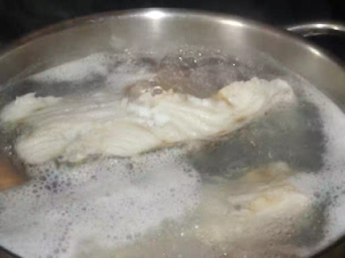 Salada de Bacalhau, Feijão Frade e Ovo Acompanhado com Torradas de Manteiga - foto 2