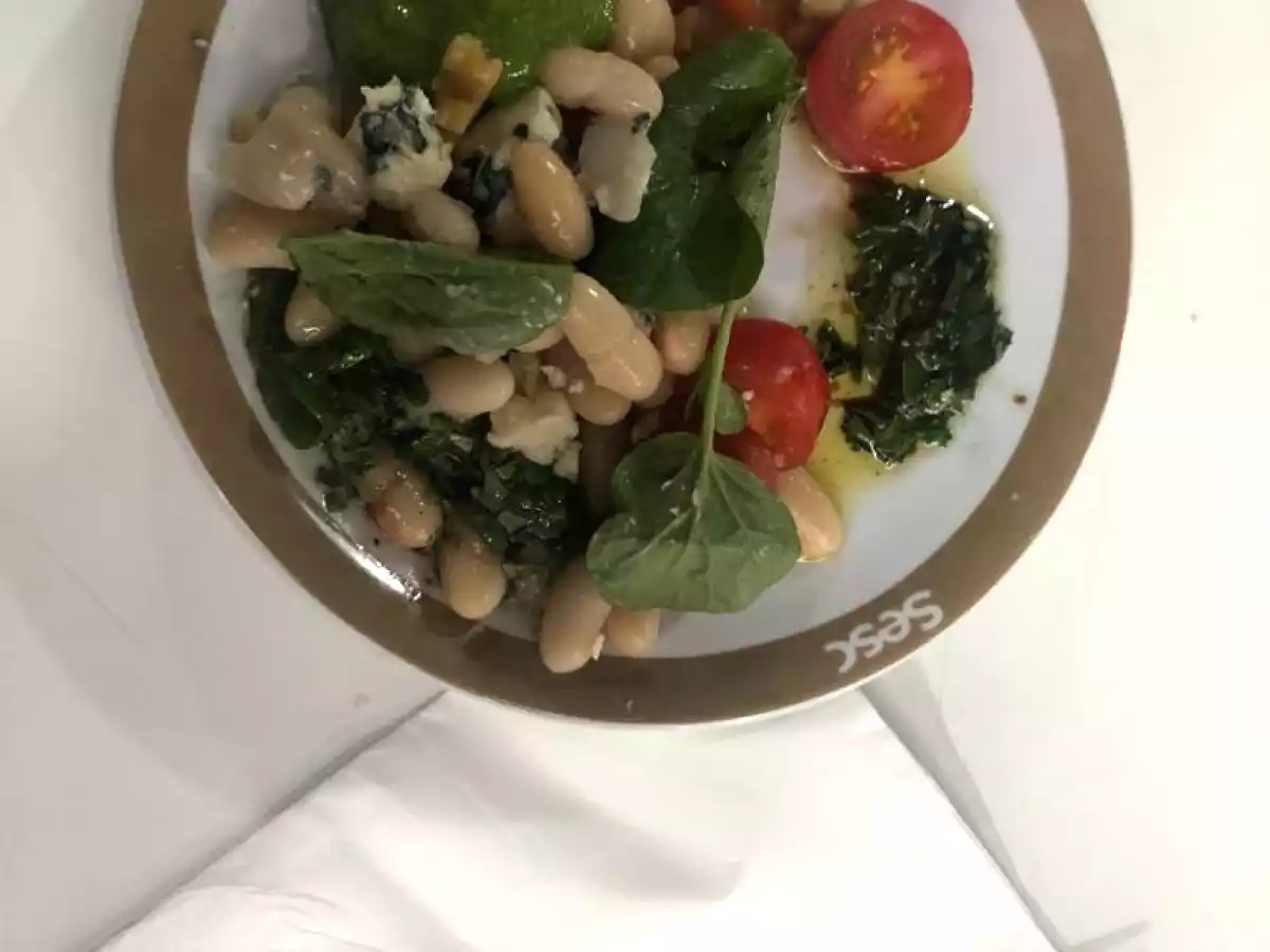 Salada de base invertida