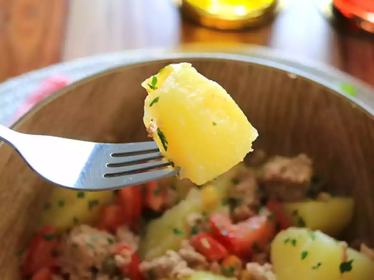 Salada de batata, atum e tomate - foto 4
