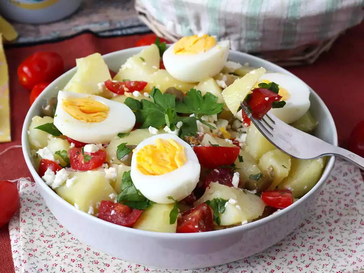 Salada de batata com queijo feta, ovo e tomate-cereja - foto 4
