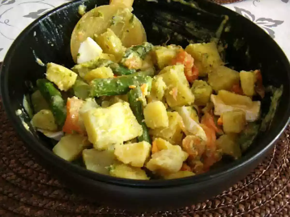 Salada de batata-doce, espargos e salmão
