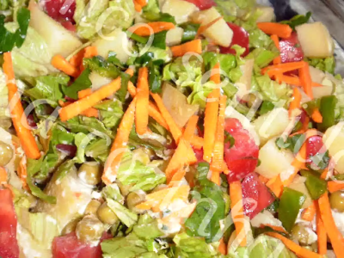 Salada de batata em molho de alho