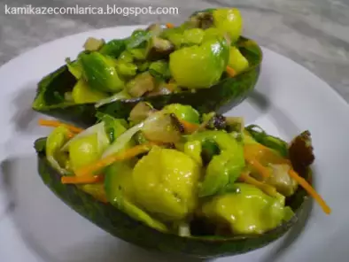 Salada de bolinhas de abacate