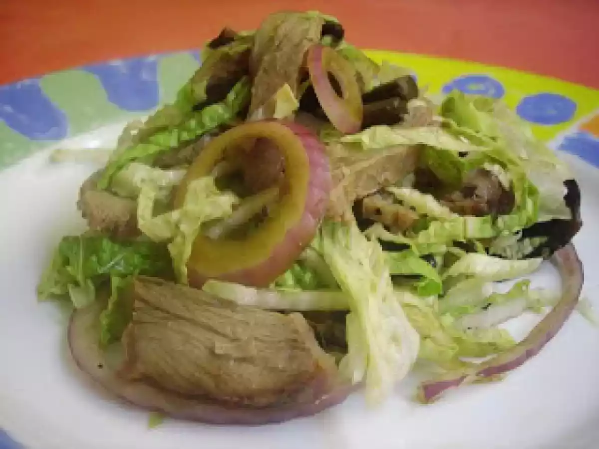 Salada de carne e cogumelos
