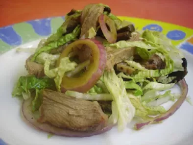 Salada de carne e cogumelos