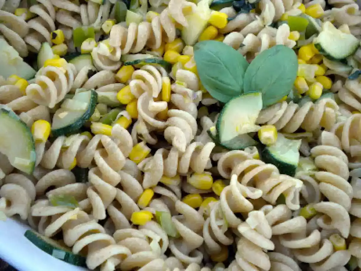 Salada de courgette e milho - foto 2