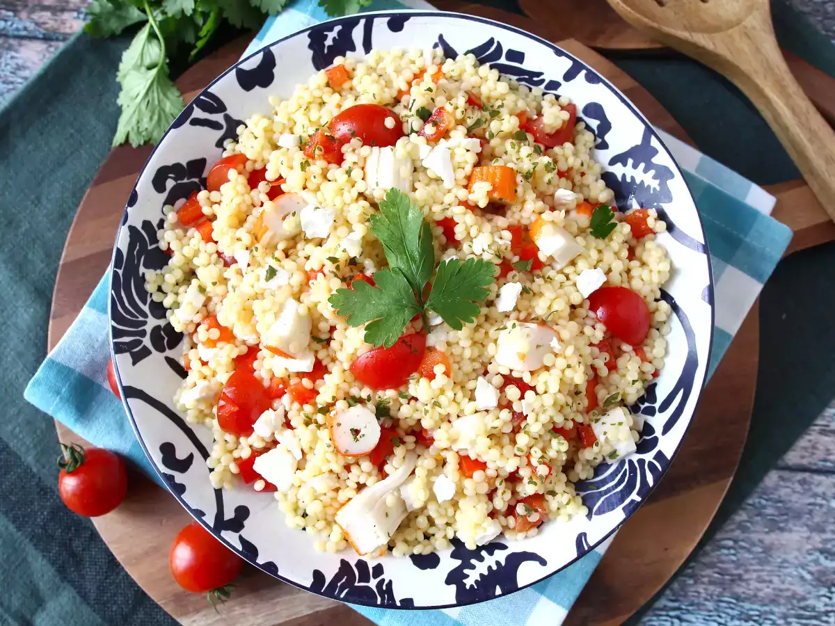 Salada de cuscuz pérola com delícias do mar (surimi): Fresca, colorida e deliciosa - foto 7