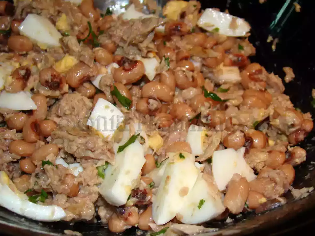 Salada de Feijão Frade com Atum e Ovo Cozido - foto 2