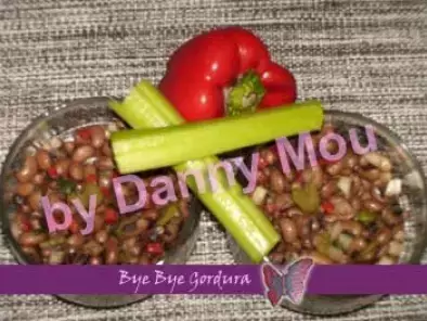 Salada de Feijão Fradinho com Salsão (Danny Mou)