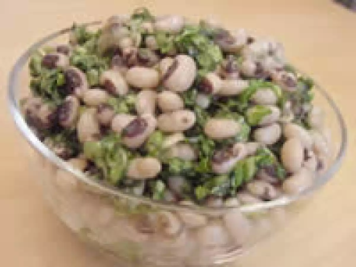 Salada de Feijão Jalo com Almeirão (vegana)